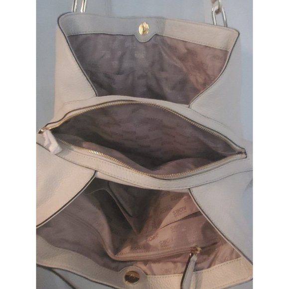 Michael Kors White Leighton Shoulder Bag with Gold Studs - Picture 4 of 4